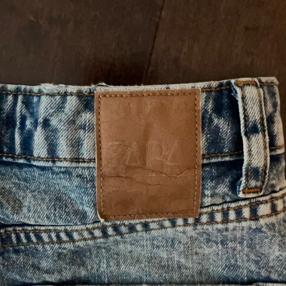 Zara Distressed Denim Shorts - Picture 3 of 7